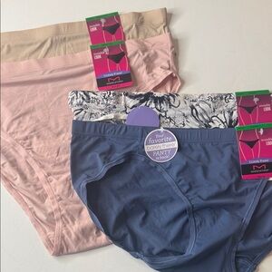 Maidenform Assortment of Panties. 4 Pairs. Size Large / 7